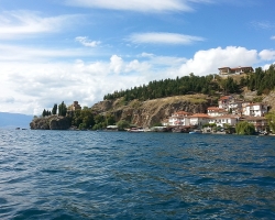 Widok z jeziora na Kaneo